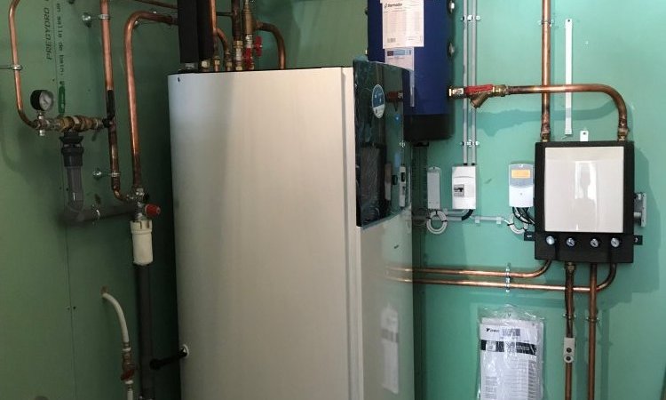 POSE ET INSTALLATION D'UN SYSTEME DE CHAUFFAGE ET PRODUCTION ECS AVEC POMPE A CHALEUR AIR/EAU A VAULNAVEYS.